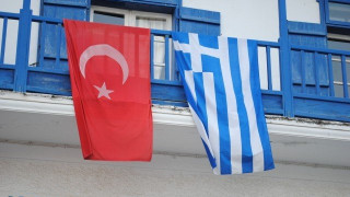 ΑΠΙΣΤΕΥΤΟ: Κρέμασε τούρκικη σημαία παραμονή της 25ης Μαρτίου! (pic)