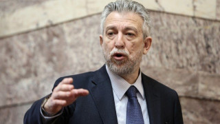 Γυναικείος δάκτυλος για την αναβολή των τριών μεγάλων στον Κοντονή