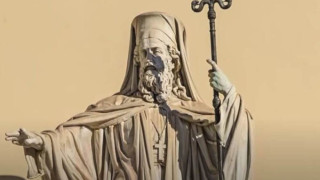 Πατριάρχης Γρηγόριος Ε': Βανδάλισαν το άγαλμά του στα Προπύλαια-Έκοψαν και έκλεψαν το χέρι του (vid)