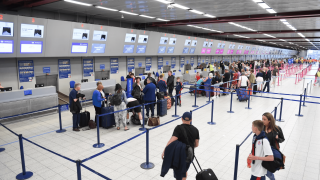 Συνήγορος του Καταναλωτή: Γιατί προχώρησε σε συστάσεις προς εταιρείες αερομεταφορών