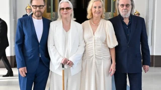 ΑΒΒΑ: Έγιναν ιππότες χωρός να ανταλλάξουν ούτε... «γεια»