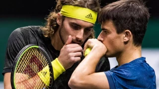 Τσιτσιπάς: Νίκη με ανατροπή και πρόκριση στον τρίτο γύρο του διπλού ανδρών στο Roland Garros