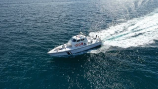 Επεισόδιο στη Σύμη: Ταχύπλοο με μετανάστες από την Τουρκία προσπάθησε να εμβολίσει σκάφος του Λιμενικού – Νεκρός ένας αλλοδαπός