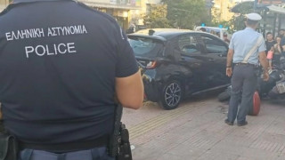 Τροχαίο-σοκ στην Κηφισίας: ΙΧ καβάλησε το πεζοδρόμιο και παρέσυρε πεζούς (vid)