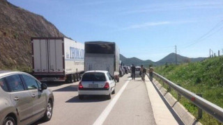 Απίστευτο: Οπαδοί της ΑΕΛ έκλεισαν την Εγνατία ...