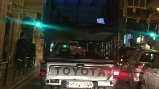 VIRAL: Το Toyota... μεζονέτα των Αθίγγανων στους δρόμους της Αθήνας!