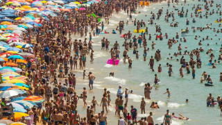 Μαγιόρκα: Εξαγριωμένοι ντόπιοι διώχνουν ξένους τουρίστες από διάσημη παραλία