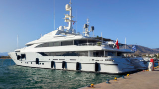 Ύδρα: Συνελήφθησαν οι επιβάτες της θαλαμηγού για τα πυροτεχνήματα που προκάλεσαν τη φωτιά