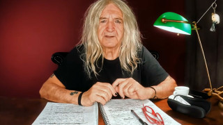 Καρβέλας: «Αν γκρεμίσουμε τις εκκλησίες, θα θεραπεύσουμε τη φτώχεια» (vid)