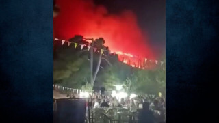 Ζάκυνθος: Το νησί καιγόταν και κάποιοι συνέχιζαν το γλέντι σε πανηγύρι