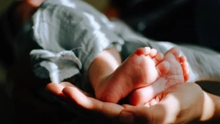 Νεκρό βρέφος που καταπλακώθηκε από κλαδί