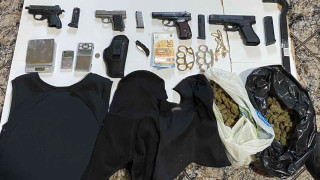 Οπαδική βία: Μπράβοι και εκβιαστές στη σπείρα - Κανονικό οπλοστάσιο στην κατοχή τους