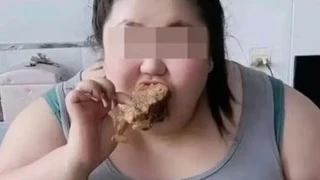 Πέθανε 24χρονη Κινέζα τρώγοντας επί 10 ώρες σε live μετάδοση