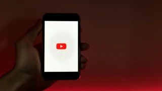 Ινδία: Συνελήφθη Youtuber αφότου μαγείρεψε κάρι με παγώνι