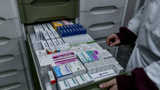 Ακριβά φάρμακα: Πότε ανοίγει η πλατφόρμα για τη διάθεσή τους στα φαρμακεία της γειτονιάς
