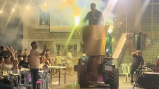 Viral η επική είσοδος τραγουδιστή σε πανηγύρι στη Λακωνία (vid)