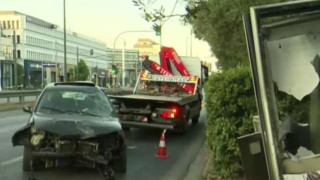 Λεωφόρος Κηφισίας: Αυτοκίνητο έπεσε σε στάση λεωφορείου