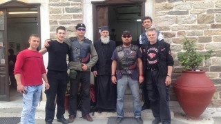 Οι Ρώσοι «Λύκοι της νύχτας» εκκλησιάζονται στο Άγιον Όρος (ΦΩΤΟ)