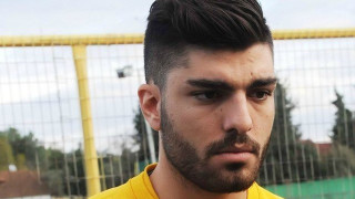 Ο Καπνίδης έδωσε την φανέλα και τα παπούτσια του για τον μικρό Ορέστη