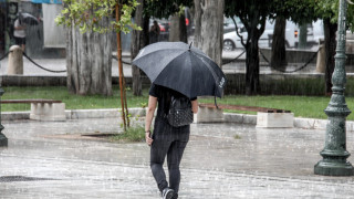 Ο καιρός την Τετάρτη (1/4): Κακοκαιρία σε όλη τη χώρα με βροχές και καταιγίδες