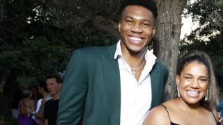 Ο Giannis ξετρελάθηκε στο χορό με τα στρείδια που δοκίμασε, τον τραβούσε η Μαράια