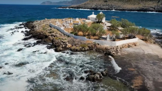 Πελοπόννησος: Ποιο είναι «το νησί των νεκρών» που επισκέπτονται οι «ανήσυχοι» ταξιδιώτες