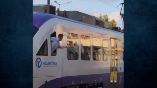 Μηχανοδηγός επέπληξε ελεγκτή διάβασης που καθόταν αφηρημένος!