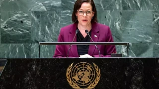 Σουηδία: Ακτιβιστές πέταξαν ντομάτες και κρεμμύδια στην υπουργό Εξωτερικών