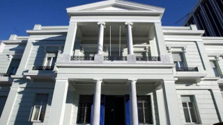 ΥΠΕΞ για το αλβανικό πανό: «Προβοκατόρικη και θρασύτατη ενέργεια»