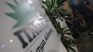 ΠΑΣΟΚ: Ποιος προηγείται στη μάχη για την προεδρία-«Σφαγή» για τη 2η θέση