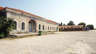 Θεσσαλονίκη: Με βαριοπούλες 16χρονοι «έσπασαν» το πρώην στρατόπεδο Κόδρα