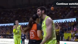 Ισπανία: Τεχνική ποινή στον Μπριθουέλα επειδή... ακούμπησε τα οπίσθια της διαιτητή