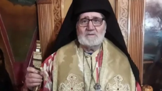 Αθήνα: Ο ιερέας που ρίχνει τα χαρτιά έβρισε χυδαία δημοσιογράφο (vid)