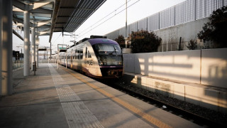 Παραλίγο νέα... Τέμπη: Συρμός του προαστιακού μπήκε στη γραμμή του Μετρό