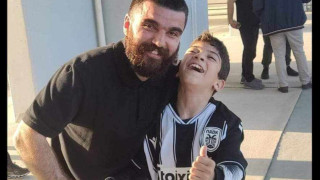 Η ενόχληση του μικρού Γιαννάκη με τους… βιαστικούς