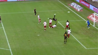 Άφησε άπαντες με το στόμα ανοιχτό ο Οσίμεν- Το εντυπωσιακό γκολ με... ιπτάμενο ανάποδο ψαλίδι!