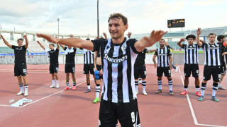 Απολαυστικό video: Ο Τσαλοφ λέει καλή χρονιά ντυμένος Αρχαίος Έλληνας!