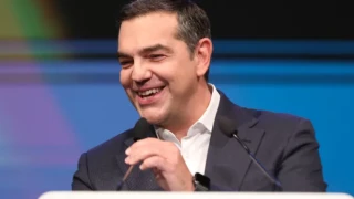 Η αινιγματική απάντηση Τσίπρα για την επιστροφή του: «Εδώ είμαι, δεν έφυγα»