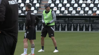 Σε… μουντ Αγγλίας ο Λουτσέσκου, με γάντια και σκούφο!