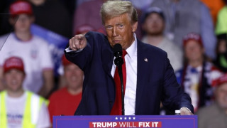 Ο Τραμπ διακόπτει την παροχή όπλων στην Ουκρανία και θα ελεγχθεί κάθε δολάριο και κάθε σφαίρα που εστάλη στον Ζελένσκι