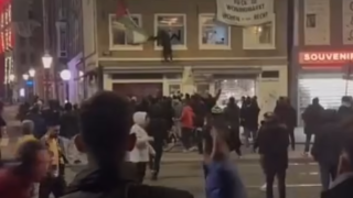 Χαμός στο Άμστερνταμ: Οπαδοί της Μακάμπι πηδούσαν στα κανάλια για να σωθούν