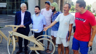 Οι ποδηλάτες με τα ξύλινα ποδήλατα στη Θεσσαλονίκη!
