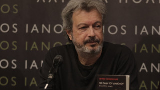 Χαμός με Τατσόπουλο-Καραγιάννη σε παρουσίαση βιβλίου: Του πέταξε εικόνα της Παναγίας (vid)