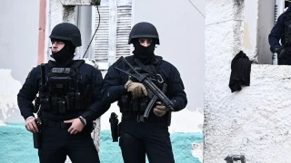 Συναγερμός στην ΕΛ.ΑΣ.: Τούρκοι με όπλα στο κέντρο της Αθήνας