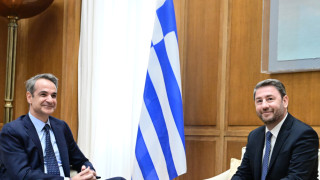 Τρία χρόνια μετά, συνάντηση Μητσοτάκη-Ανδρουλάκη σε καλό κλίμα