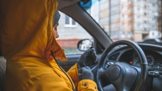 Πρόστιμο για το μπουφάν κατά την οδήγηση