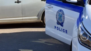 Θεσσαλονίκη: Κλέφτης επιχείρησε να μπει σε καφεκοπτείο αλλά έπεσε από ύψος 2,5 μέτρων (vid)