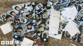 Φρικιαστικές εικόνες στη Συρία: Ξεθάβουν σακούλες με κρανία για να βρουν τους νεκρούς τους