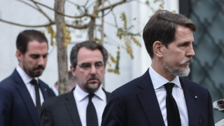 «De Grecia»: Ποιο θα είναι το επώνυμο που θα επιλέξει η τέως βασιλική οικογένεια;