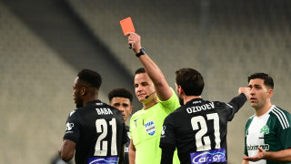 Διπλό λάθος του Μπάμπα και αποβολή, χάνει και τον αγώνα με ΑΕΚ